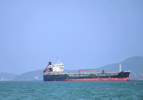 Cum poate Strâmtoarea Bab el-Mandeb îngropa economiile lumii. Calea spre Canalul Suez s-ar putea închide