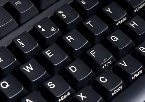 De ce tasta „Q” e în colțul din stânga sus al tastaturii: istoria unei mari erori de design care a dus la formatul pe care-l folosim în fiecare zi