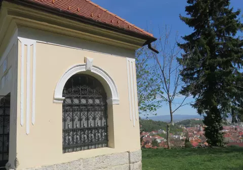 Zece troițe istorice din Șcheii Brașovului, vechi de sute de ani, restaurate cu fonduri europene de aproape două milioane de euro