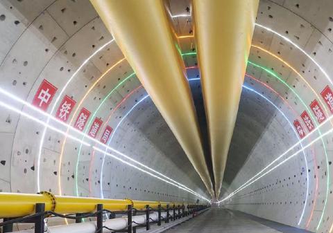 A fost străpuns un tunel feroviar spectaculos pe sub fluviul Yangtze: peste 11 kilometri forați pentru trenuri de 350 km/h