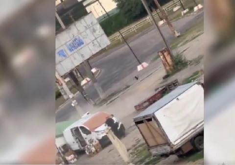 O dronă rusească a vânat un vânzător de legume în Herson, după care s-a năpustit în el. Ucraina denunță o crimă barbară