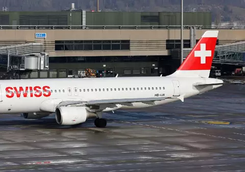 Un bărbat care însoțea 44 de cultivatori de brazi de Crăciun a aflat cu stupoare că e dat afară dintr-un avion spre Budapesta, chiar înainte de decolare