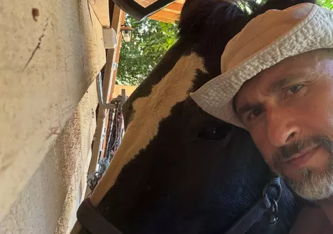 Ce s-a întâmplat în livada de la țară pe care o au Dragoș Bucur și Dana Nălbaru: „Niște oameni de prin zonă”