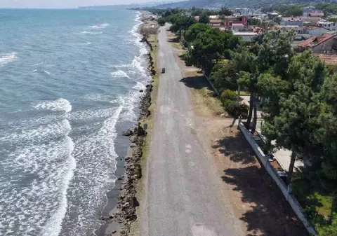 „Mai avem puțin și cădem în Marea Neagră!”. Eroziunea nu poate fi oprită, a ajuns la drum și amenință casele, la Samsun, în Turcia