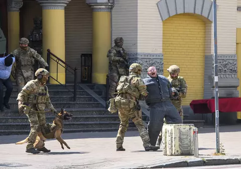 Serviciile secrete ale Ucrainei au tras unele în altele, în plină zi, la Kiev. Ce a declanșat conflictul dintre GUR și SBU? I VIDEO