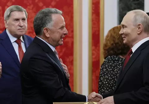 Vladimir Putin i-a primit pe emisarii lui Trump și le-a spus că vrea să colaboreze cu președintele SUA, dar și-a menținut poziția în privința Ucrainei