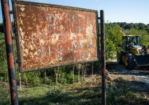 Oamenii din Plauru, Tulcea au fost evacuați din sat, după ce o navă plină cu GPL a fost lovită de o dronă pe Dunăre