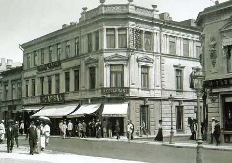 Povestea cafenelei Capșa, templul „cancanului și al farnientei” unde femeile nu îndrăzneau să intre. Curcanul „țintirom”, anulat de ciocolatele Frantz-Iosef Suveranul