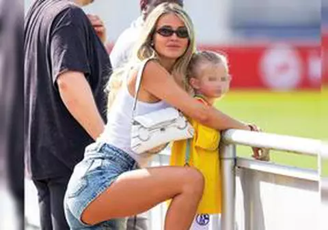 Diletta Leotta a „perturbat” antrenamentul lui Schalke