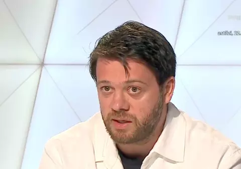 Victor Angelescu a vorbit în direct despre noul transfer de la Rapid: „Pancu a zis că e în top 3 cei mai buni din țară” » Contrat imediat de Panduru: „Mă îndoiesc. E rezervă!”