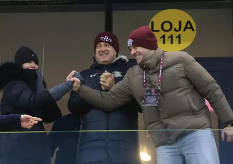 Ce s-a întâmplat pe gazon, dar mai ales în lojă, imediat după Rapid - Dinamo: „Aduceți penele!”