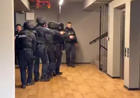 Două mașini de jandarmi la stadionul Rapid la primă oră. Care este motivul