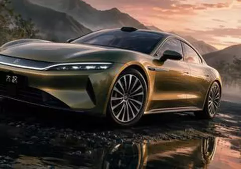 BYD atacă segmentul de lux: chinezii lansează o limuzină care să rivalizeze cu Mercedes și BMW