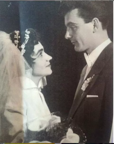 Poza de nunta a parintilor ei