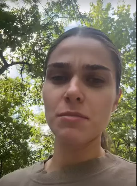 theo-rose-duminica-dimineata-la-biserica