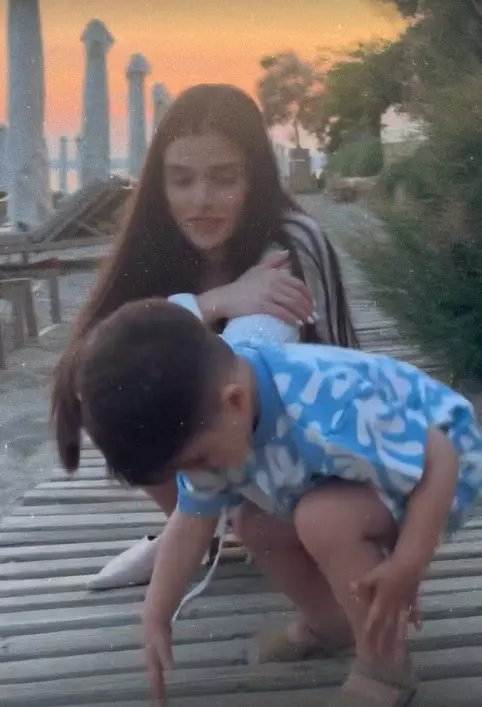 Theo Rose vacanță în Grecia (1)