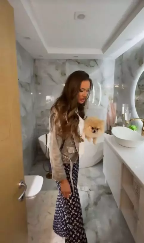 Bianca Drăgușanu - imagini casă (11)