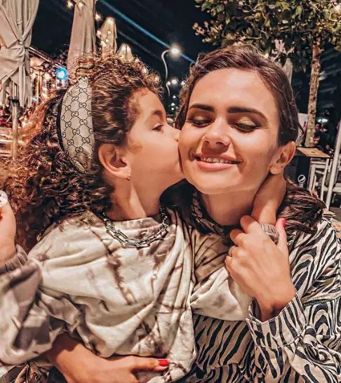 cristina-siscanu-nu-isi-mai-duce-fetita-la-gradinita-2