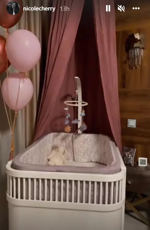 nicole-cherry-externata-din-spital-cu-fetita-2