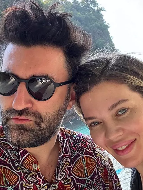 smiley si gina pistol in bali