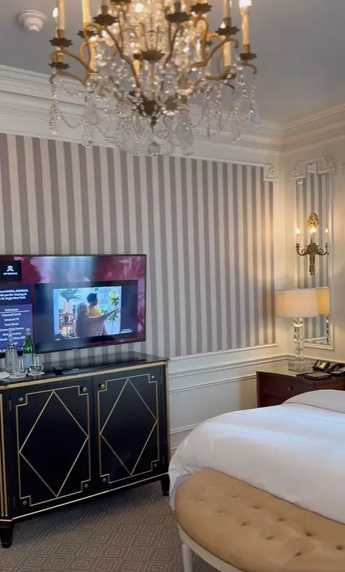 Andreea Marin hotel New York 8