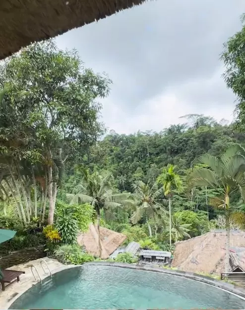 gina pistol si smiley in bali 8