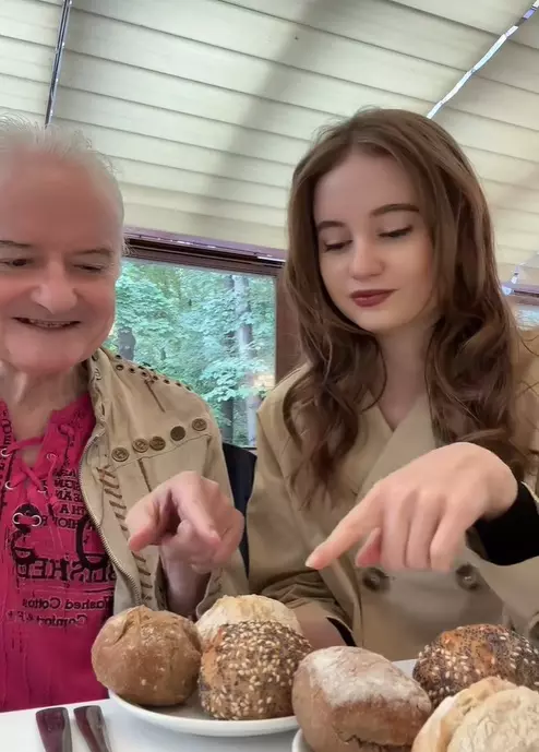 Irina si irinel columbeanu la restaurant 3