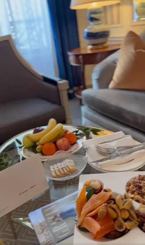 Andreea Marin hotel New York 10