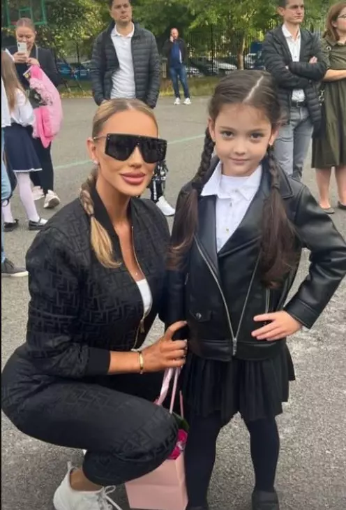 bianca-dragusanu-scoala-fiicei-sale-1