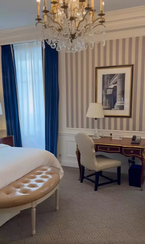 Andreea Marin hotel New York 4