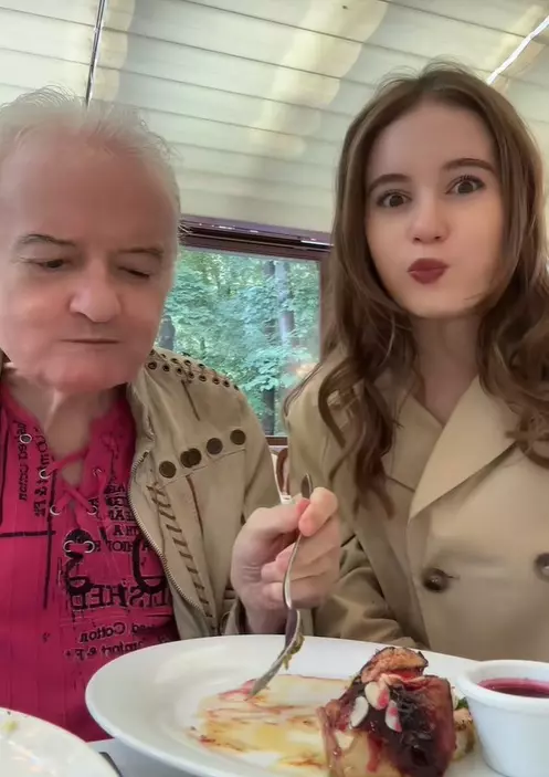 Irina si irinel columbeanu la restaurant 9
