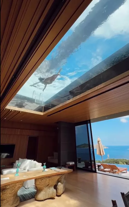 ioana grama si fetita vacanta in Seychelles 2