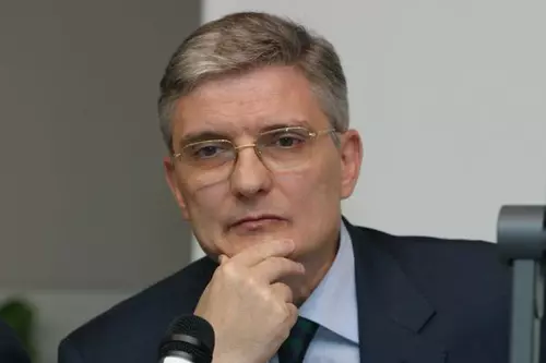 Un al treilea an diferit de absolvire a masterului pe un CV mai vechi al lui Florin Cîțu