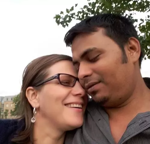 Gemenii unei românce, loviți cu bestialitate de tatăl lor. Imigrantul indian și-a ucis băiatul