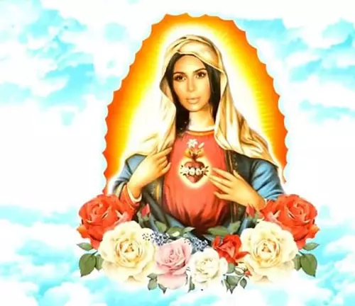 Kim Kardashian este acuzată că ia în derâdere simbolurile religioase. Cum a apărut vedeta