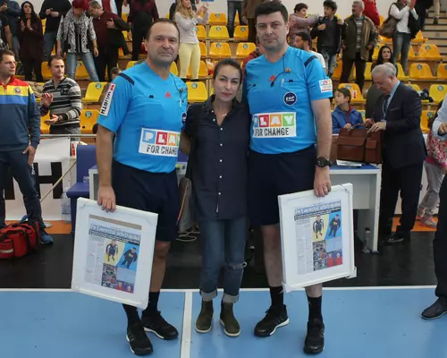 Constantin Dinu și Sorin Din, cei mai cunoscuți arbitri de handbal din România. Își serbează zilele de naștere, iar celebra brigadă se retrage din activitatea internațională