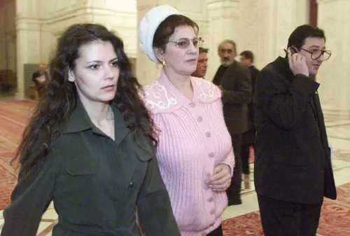Atunci și acum: Cum s-a transformat ministrul Muncii, Lia Olguța Vasilescu, de la începutul carierei