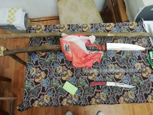 FOTO: Jandarm înjunghiat pe stradă într-un oraș din Vaslui, în timp ce încerca să imobilizeze un bărbat
