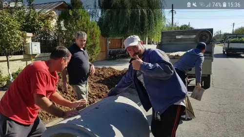 VIDEOREPORTAJ în localitatea Curcubeu, despre referendum şi homosexuali. «Spitale, nu! Şosele, nu! Bani nu ne dă?»