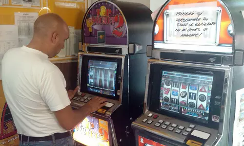 Cum sunt păcăliți românii la păcănele și ce are de gând să facă statul. „Am vândut un aparat de păcănele care nu dădea nici un câștig, e declarația halucinantă a șefului Cazinourilor din România