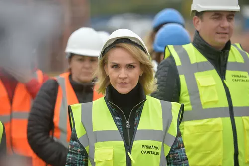 VIDEO Firea spune că nu ea, ci compania turcă a secretizat contractul de 180 de milioane de euro pentru tramvaie