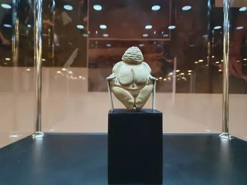Femeia cu față de extraterestru. Enigmatica statuie din paleolitic, găsită pe teritoriul culturii Cucuteni, unde mai apoi s-au stabilit dacii