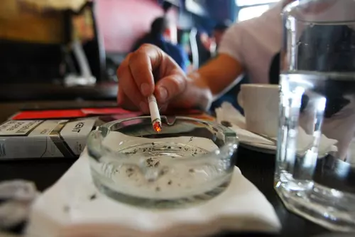 VIDEO Nefumătorii vor avea zile libere în plus la concediu. De ce s-a luat această măsură