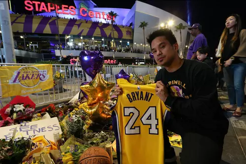 Numerele cu care au jucat Kobe Bryant și fiica sa, Gianna, vor fi purtate la All Star Game