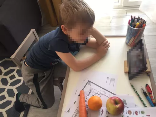 VIDEO În plin COVID-19, o școală privată din Sectorul 4 a amenințat că-și dă elevii afară dacă părinții nu plătesc taxele integral