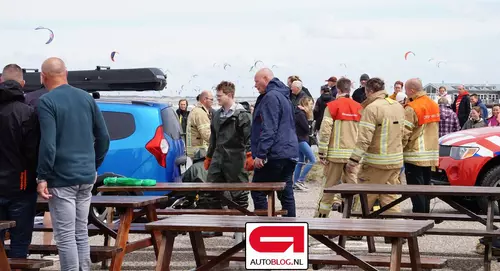 O Dacia Lodgy a fost luată de valuri de pe o plajă din Olanda