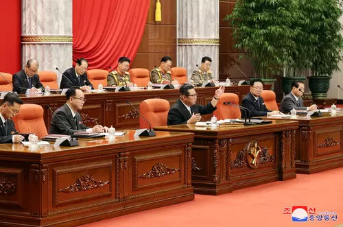 Kim Jong-un, de nerecunoscut la o ședință de partid. Dictatorul nord-coreean a slăbit considerabil
