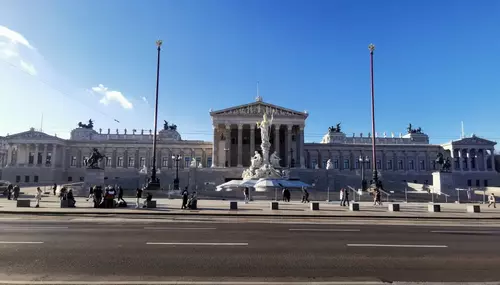 CORESPONDENȚĂ DIN VIENA: De 15 ori mai mulți imigranți ilegali vin prin Croația, față de câți intră prin România