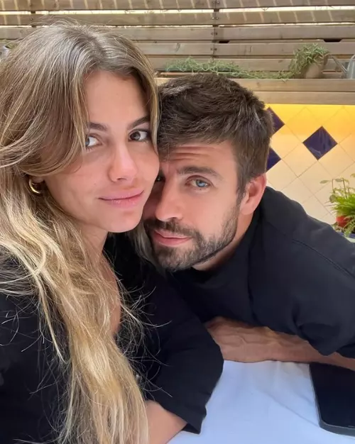 Ce se întâmplă cu relația lui Gerard Piqué cu Clara Chía după ce el ar fi fost surprins alături de o roșcată. „Sunt obosiți de zvonurile false