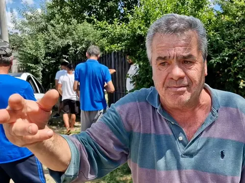 REPORTAJ Lacrimogene de campanie în Mihăilești, Giurgiu: polițiști înarmați și jandarmi au venit să oprească un protest față de primar